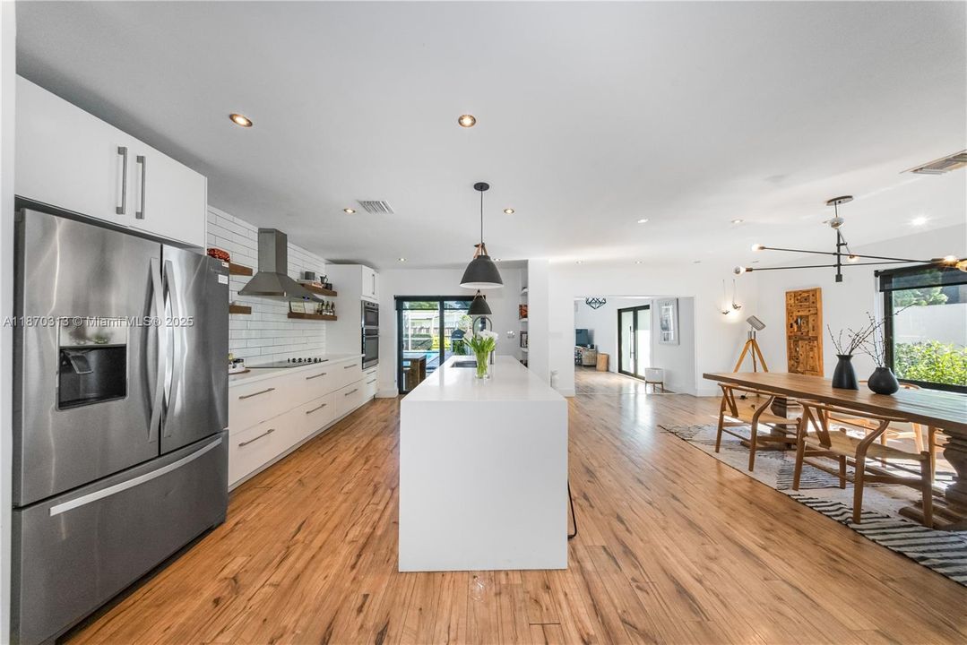 En Venta: $990,000 (3 camas, 2 baños, 2143 Pies cuadrados)