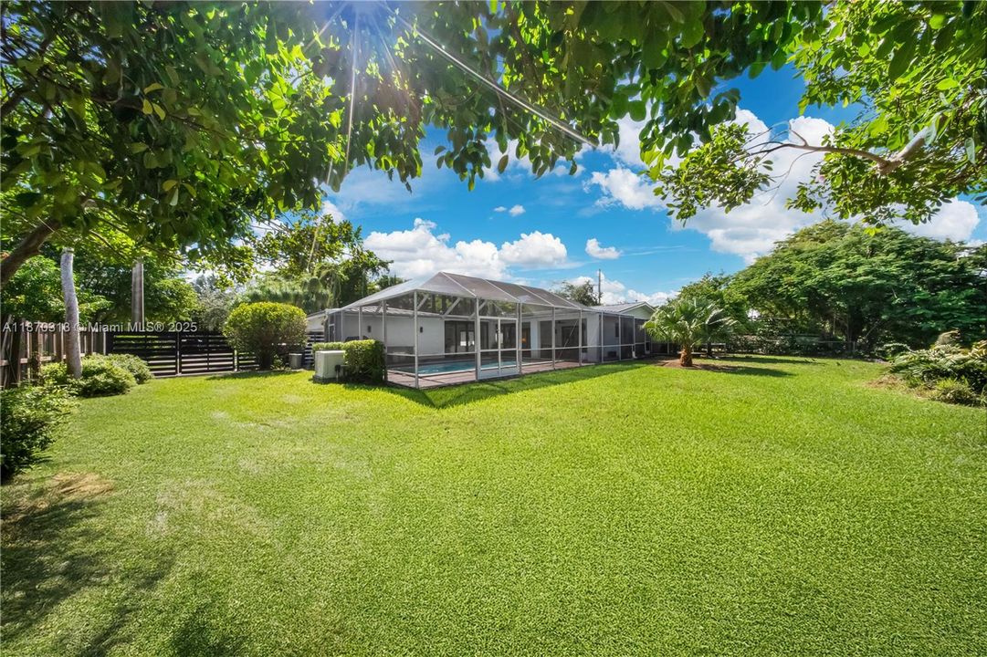 En Venta: $990,000 (3 camas, 2 baños, 2143 Pies cuadrados)