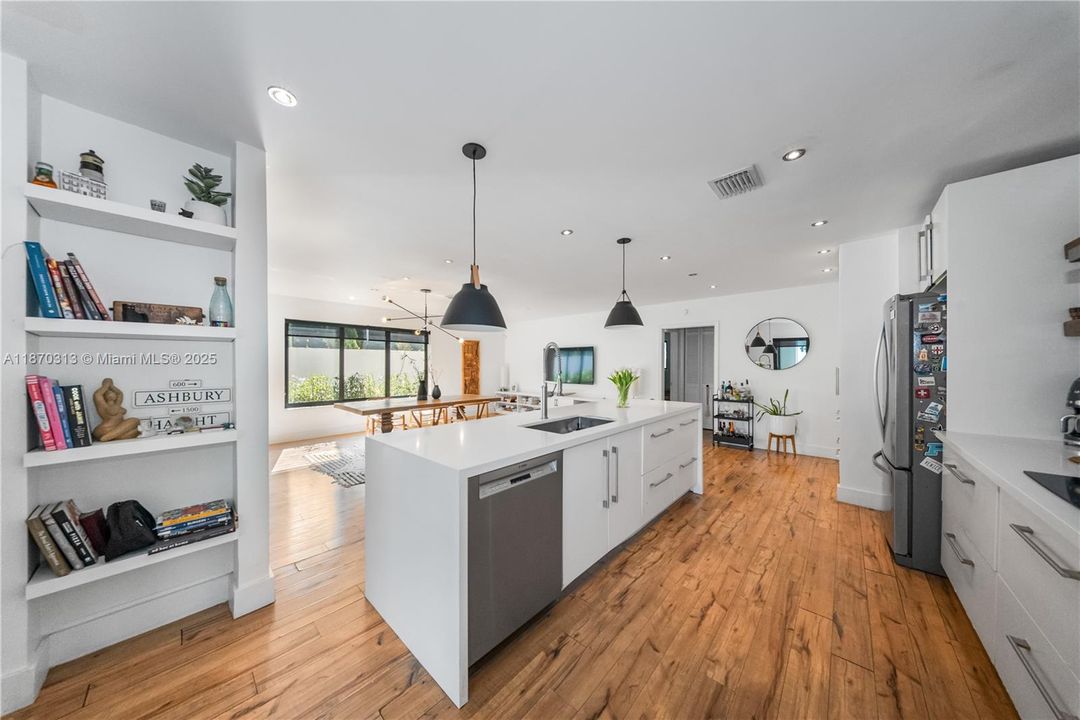 En Venta: $990,000 (3 camas, 2 baños, 2143 Pies cuadrados)