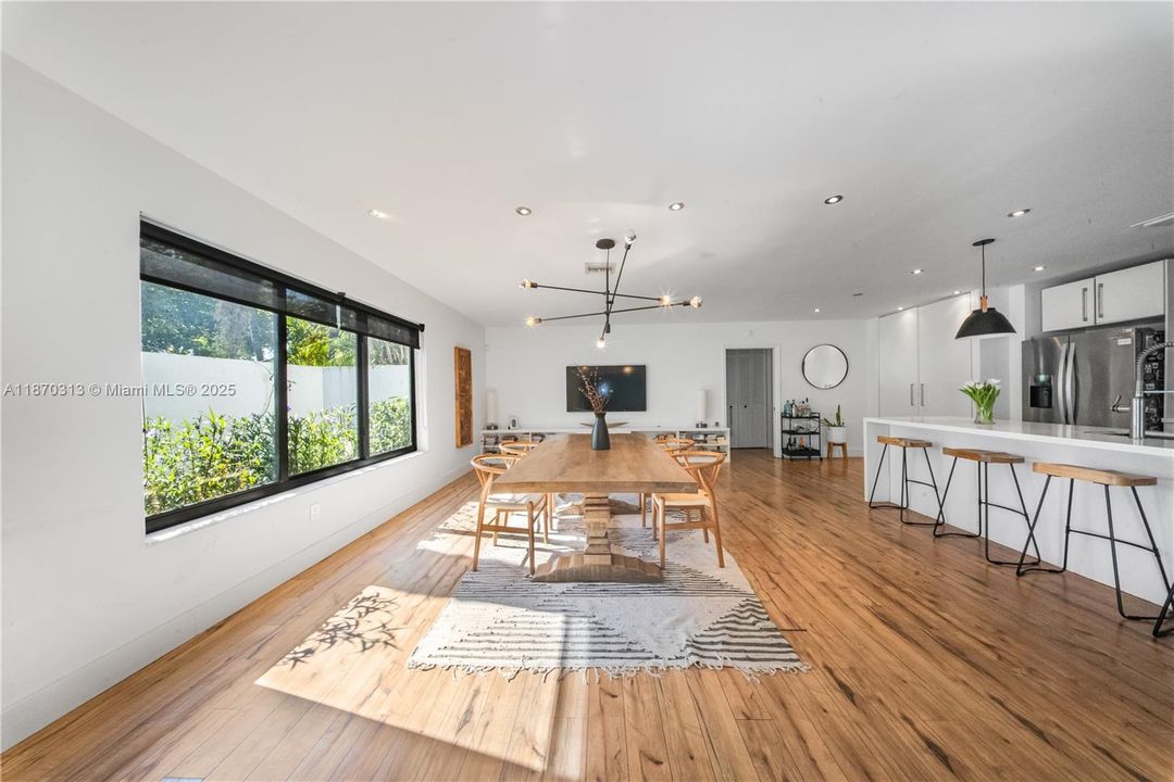 En Venta: $990,000 (3 camas, 2 baños, 2143 Pies cuadrados)