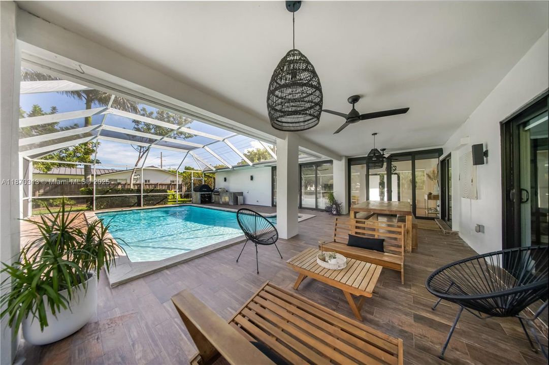 En Venta: $990,000 (3 camas, 2 baños, 2143 Pies cuadrados)