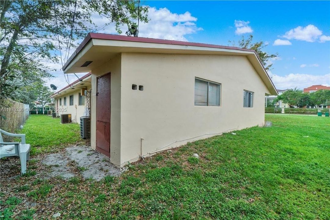 合同活跃: $795,000 (0 贝兹, 0 浴室, 2906 平方英尺)