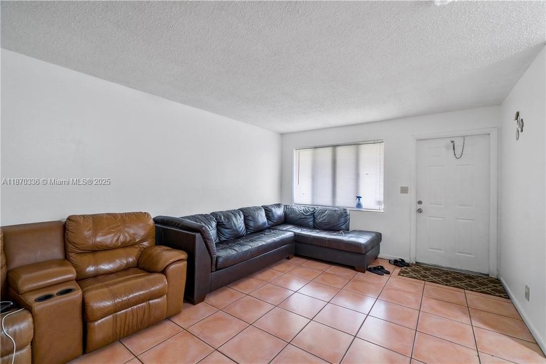 合同活跃: $795,000 (0 贝兹, 0 浴室, 2906 平方英尺)