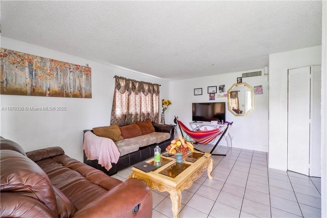 合同活跃: $795,000 (0 贝兹, 0 浴室, 2906 平方英尺)