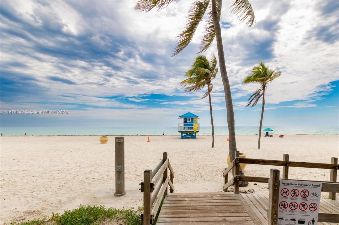 合同活跃: $12,950 (3 贝兹, 3 浴室, 2193 平方英尺)