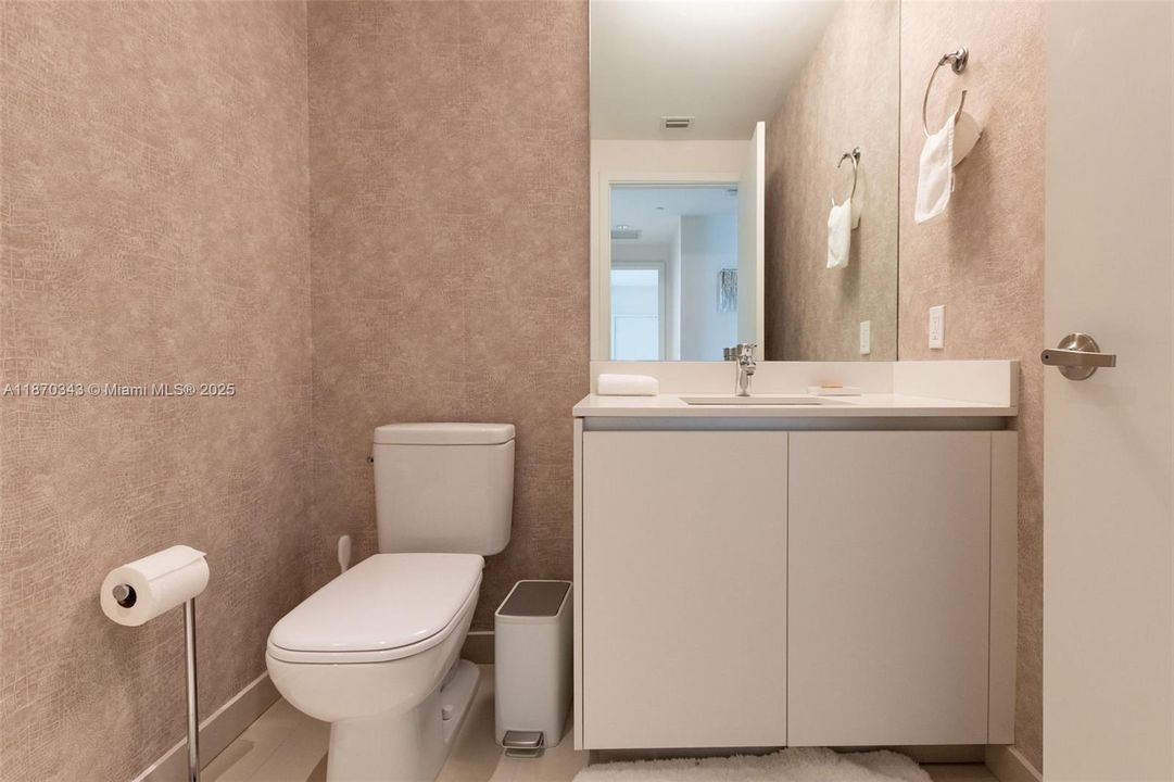 合同活跃: $12,950 (3 贝兹, 3 浴室, 2193 平方英尺)