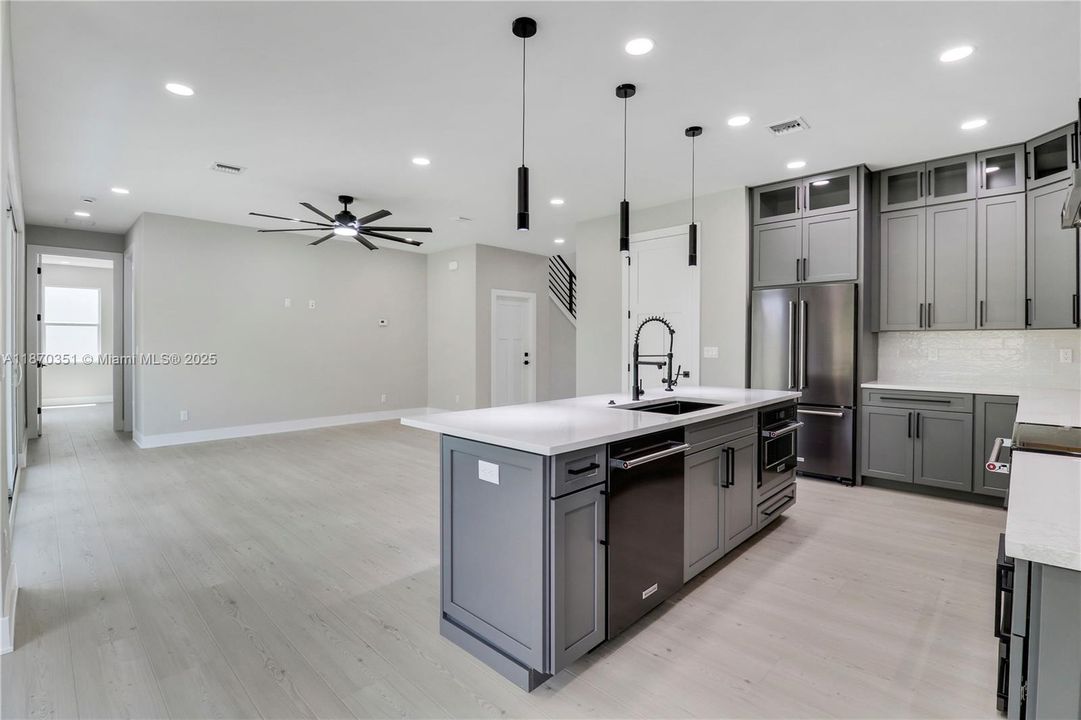 For Sale: $1,125,000 (4 beds, 4 baths, 2954 Square Feet)