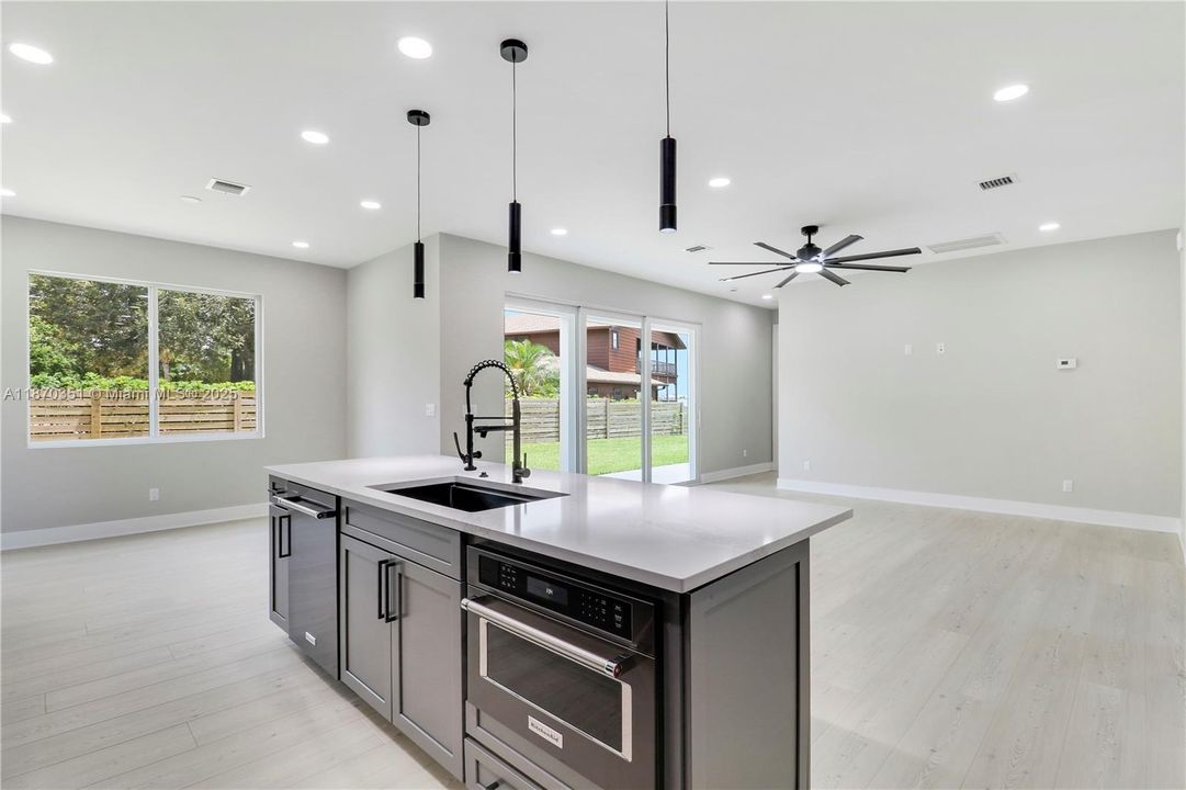 For Sale: $1,125,000 (4 beds, 4 baths, 2954 Square Feet)