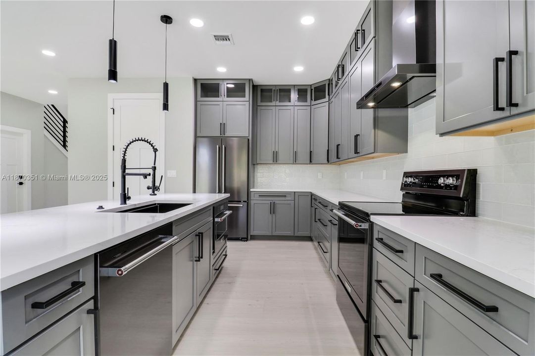 For Sale: $1,125,000 (4 beds, 4 baths, 2954 Square Feet)