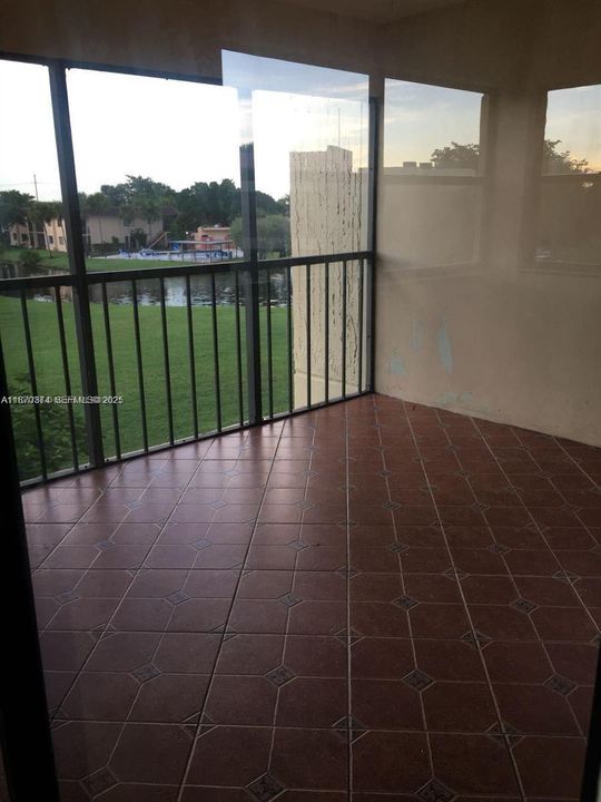 出租: $2,100 (2 贝兹, 2 浴室, 956 平方英尺)