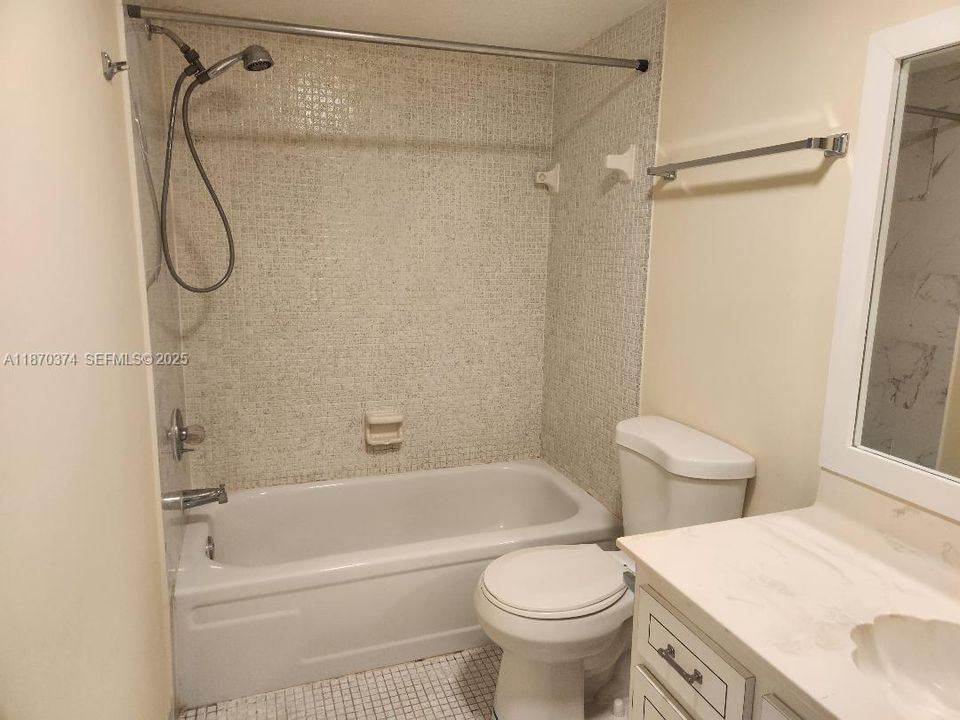 出租: $2,100 (2 贝兹, 2 浴室, 956 平方英尺)