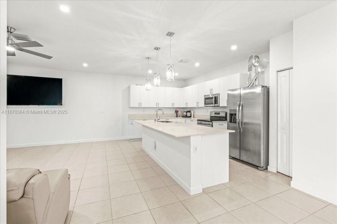 For Sale: $1,275,000 (5 beds, 4 baths, 2838 Square Feet)