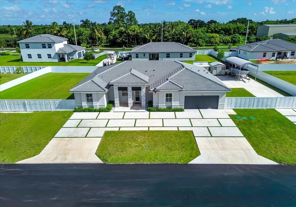 For Sale: $1,275,000 (5 beds, 4 baths, 2838 Square Feet)