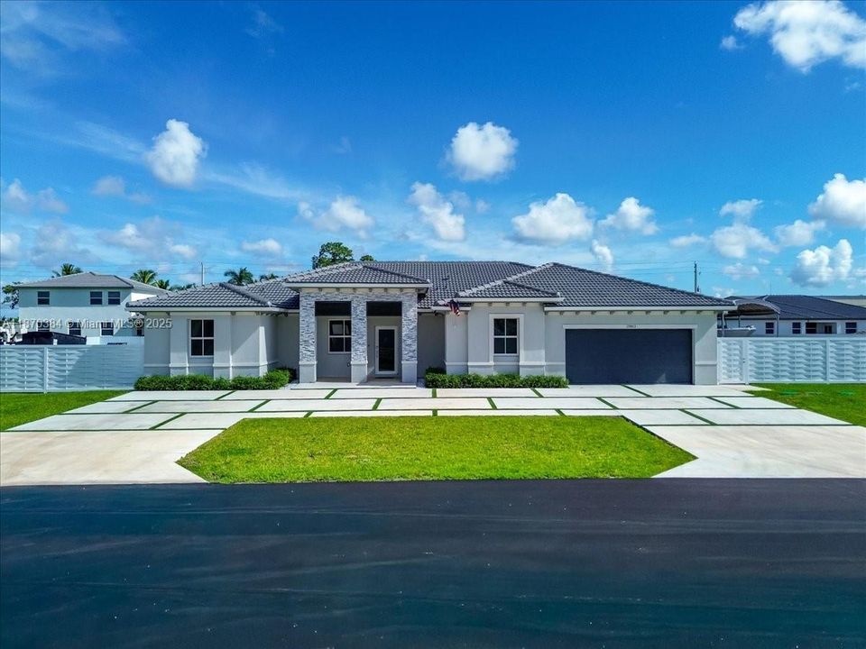 For Sale: $1,275,000 (5 beds, 4 baths, 2838 Square Feet)