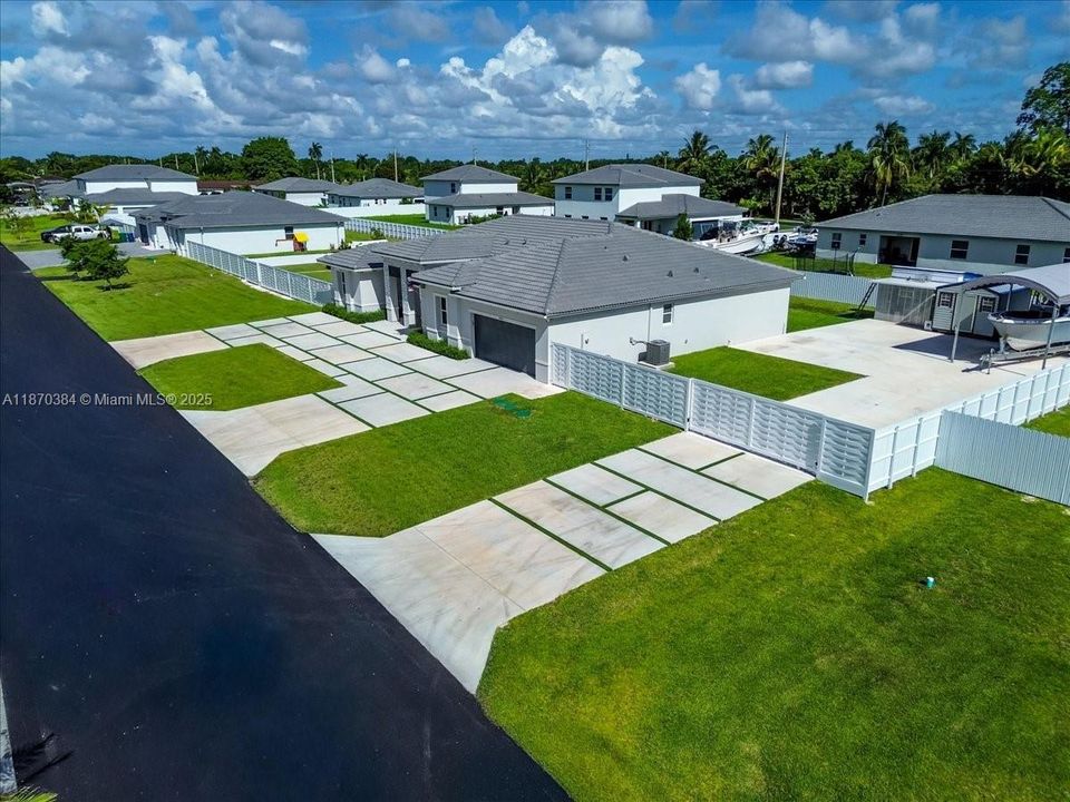 For Sale: $1,275,000 (5 beds, 4 baths, 2838 Square Feet)