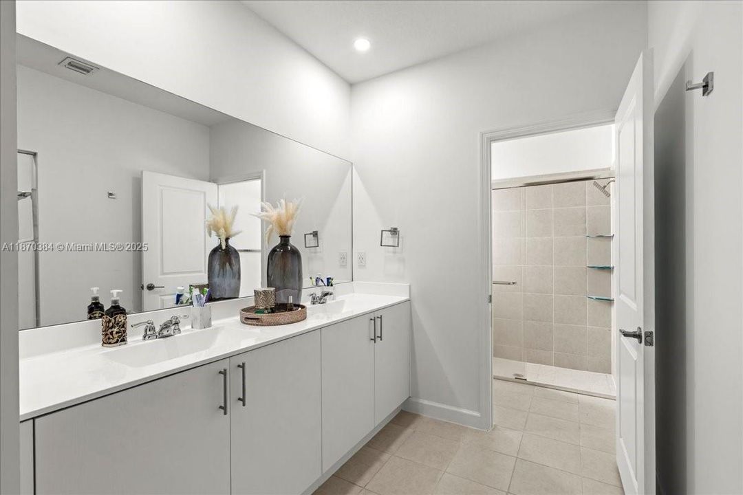 For Sale: $1,275,000 (5 beds, 4 baths, 2838 Square Feet)