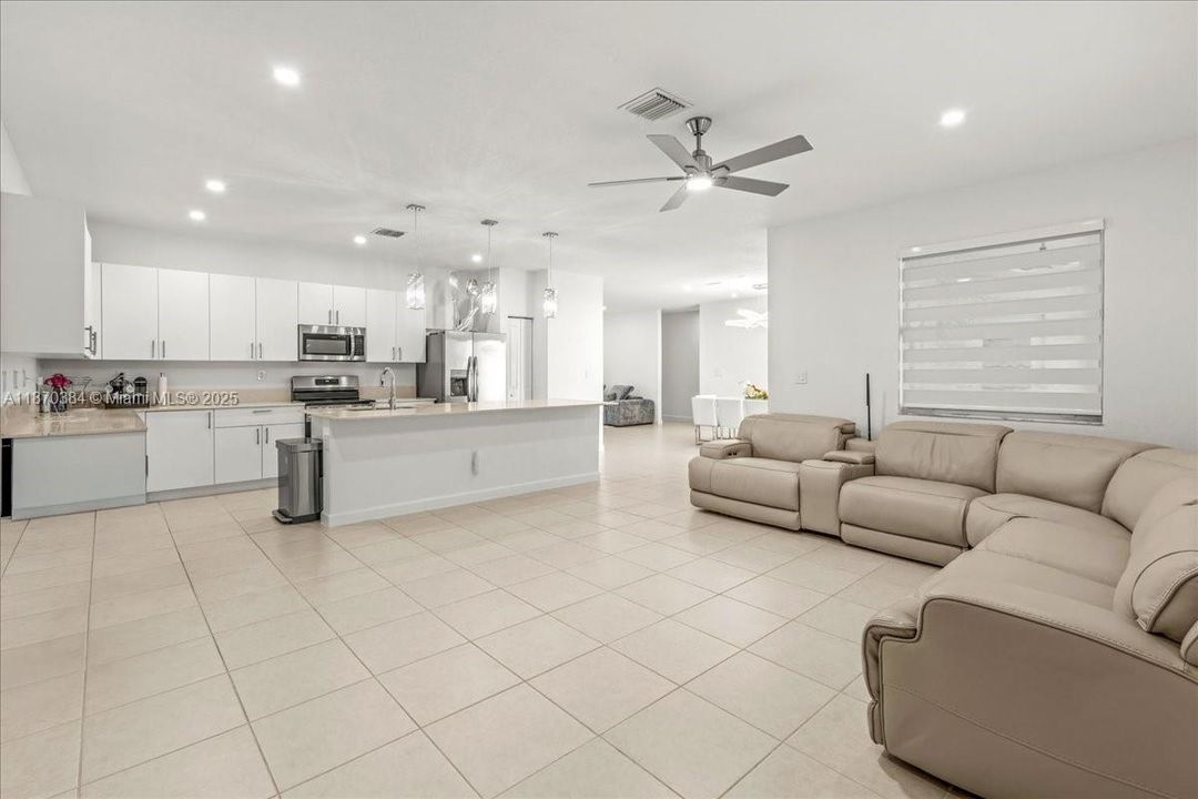 For Sale: $1,275,000 (5 beds, 4 baths, 2838 Square Feet)