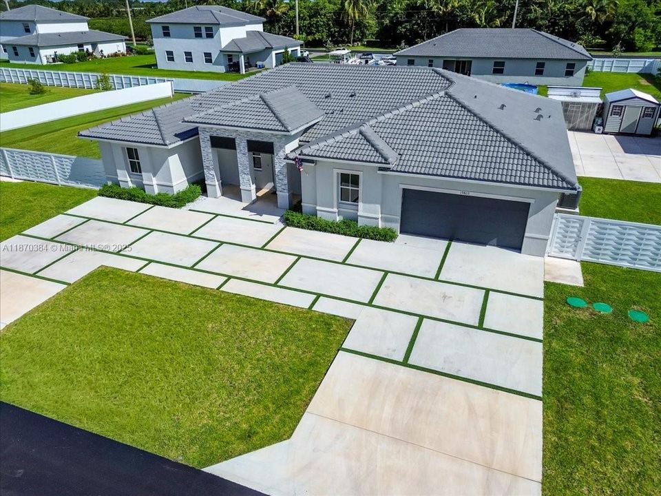 For Sale: $1,275,000 (5 beds, 4 baths, 2838 Square Feet)