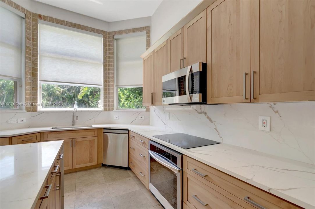 Active With Contract: $899,000 (3 beds, 2 baths, 2466 Square Feet)