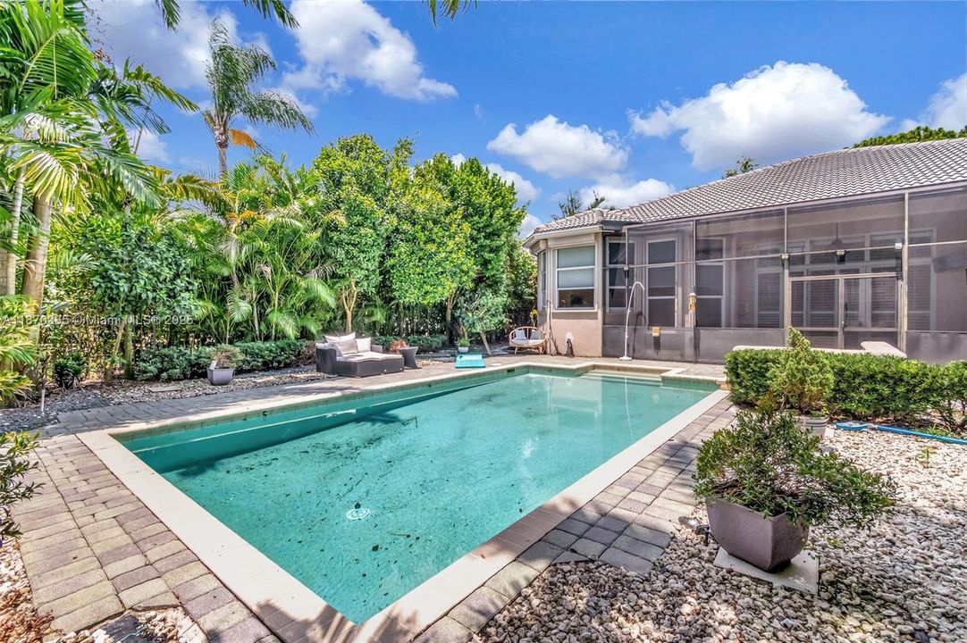 Active With Contract: $899,000 (3 beds, 2 baths, 2466 Square Feet)