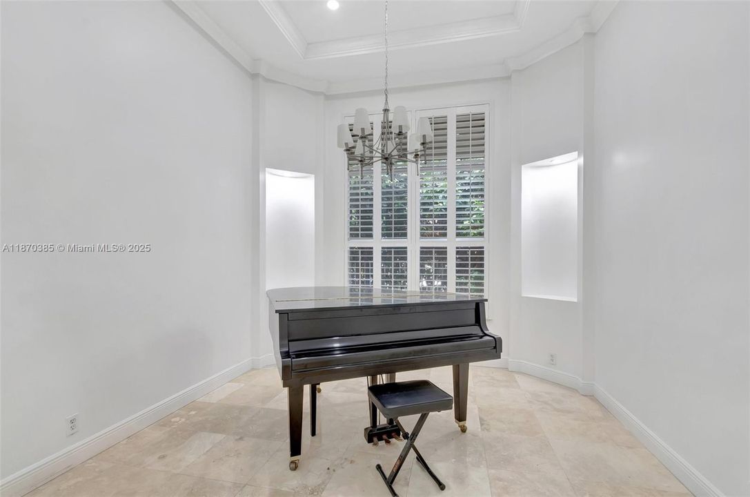 Active With Contract: $899,000 (3 beds, 2 baths, 2466 Square Feet)