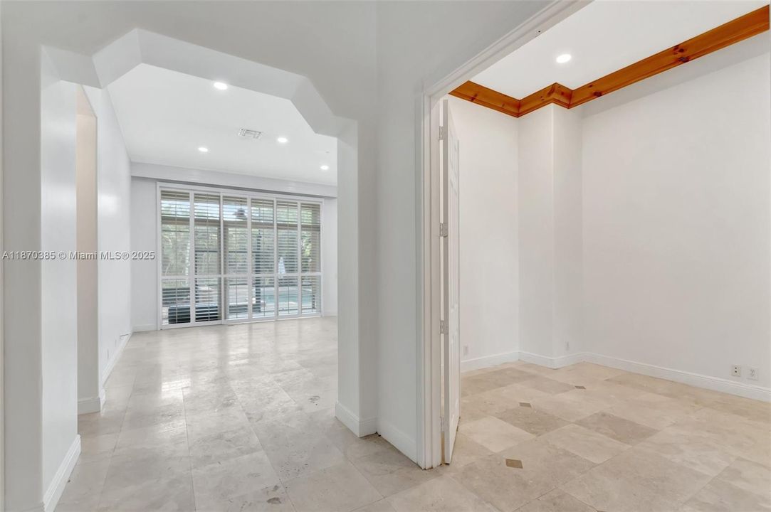 Active With Contract: $899,000 (3 beds, 2 baths, 2466 Square Feet)