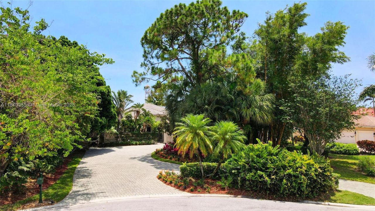 Active With Contract: $899,000 (3 beds, 2 baths, 2466 Square Feet)