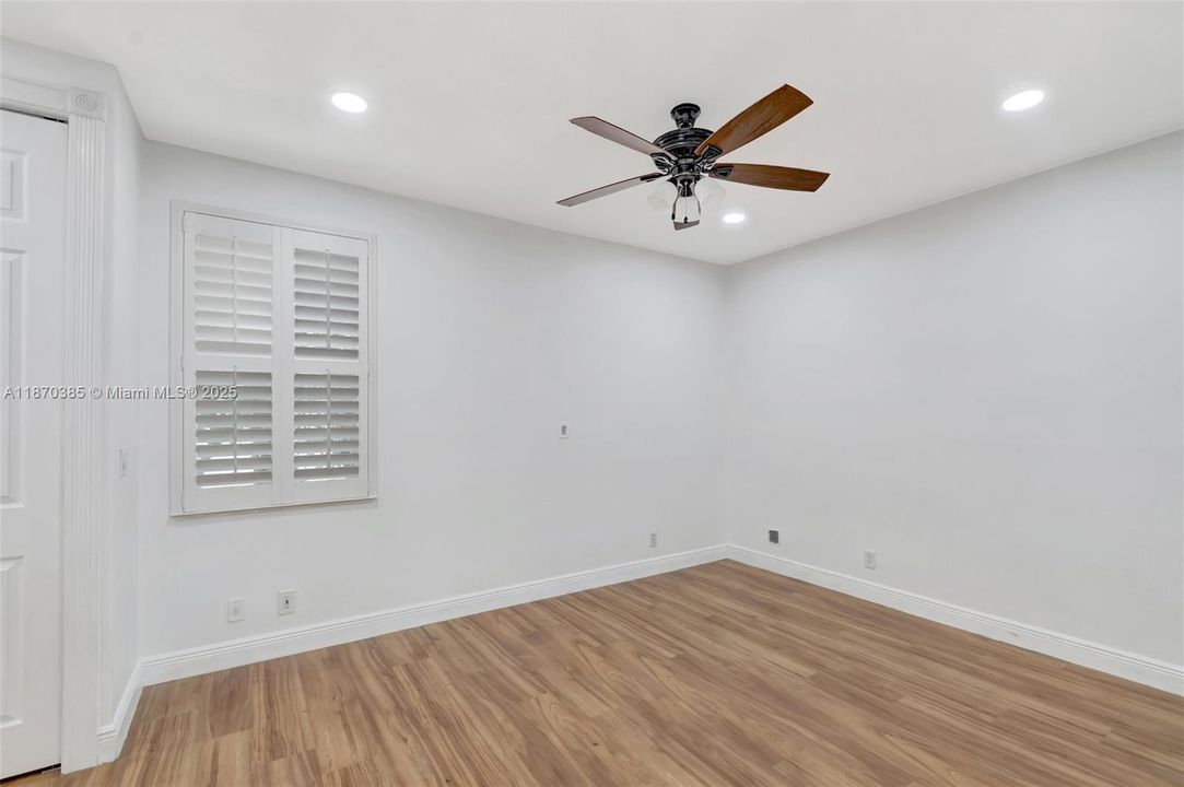 Active With Contract: $899,000 (3 beds, 2 baths, 2466 Square Feet)