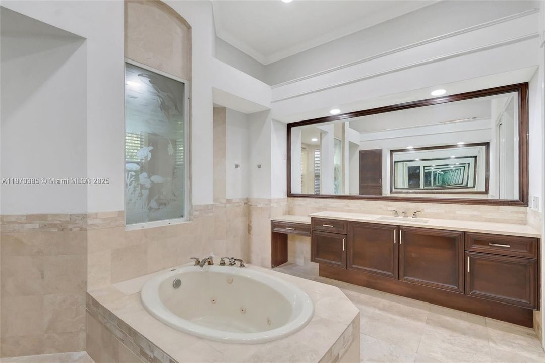 Active With Contract: $899,000 (3 beds, 2 baths, 2466 Square Feet)