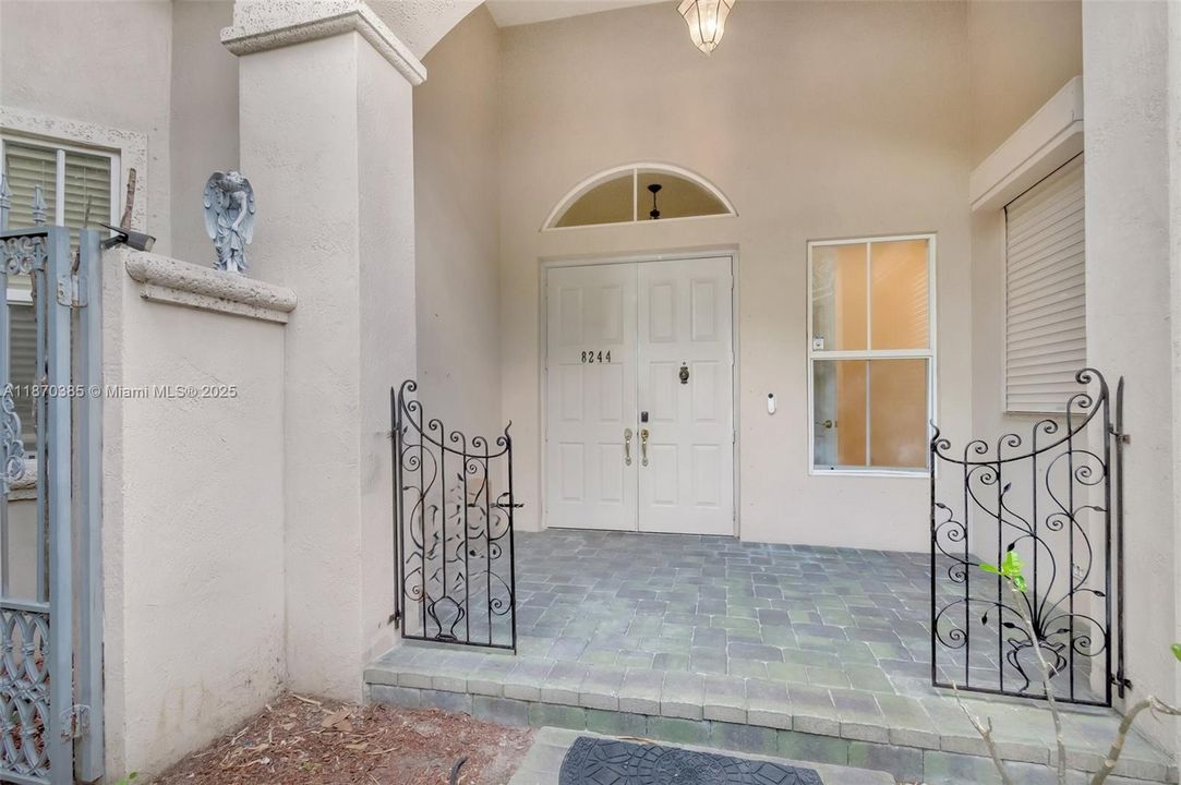 Active With Contract: $899,000 (3 beds, 2 baths, 2466 Square Feet)