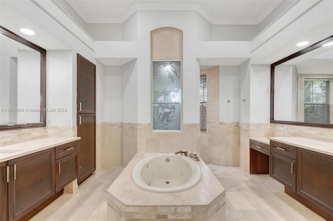 Active With Contract: $899,000 (3 beds, 2 baths, 2466 Square Feet)