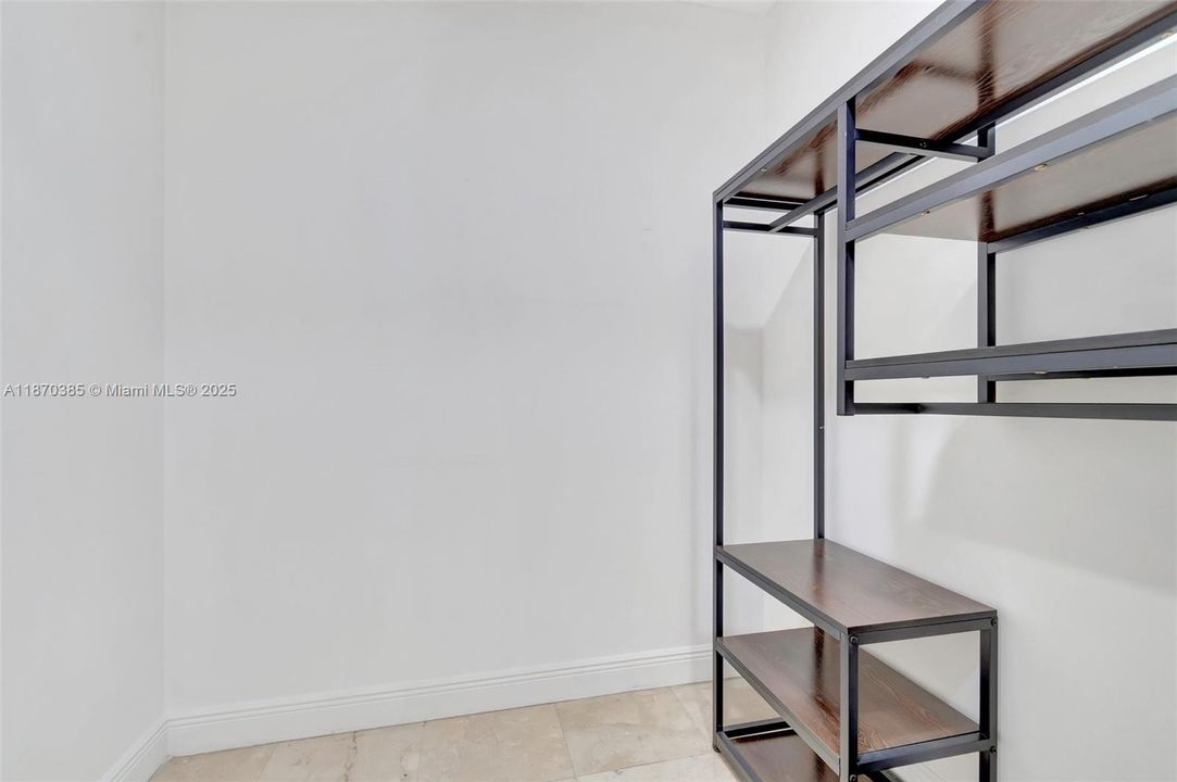 Active With Contract: $899,000 (3 beds, 2 baths, 2466 Square Feet)