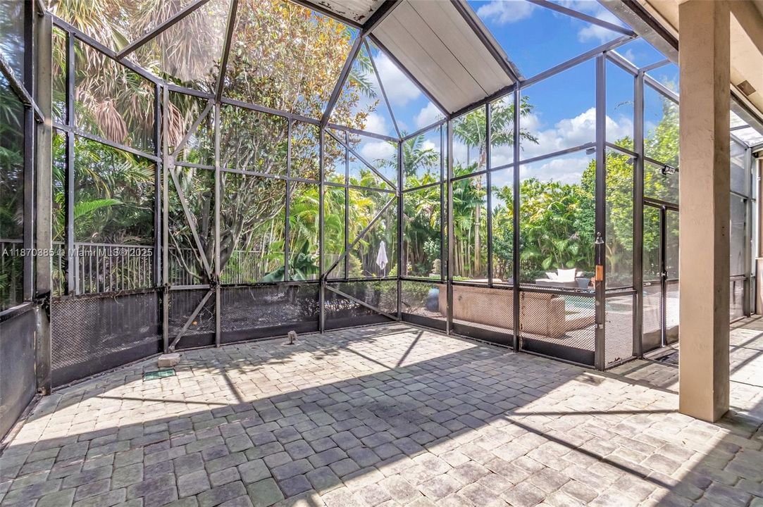 Active With Contract: $899,000 (3 beds, 2 baths, 2466 Square Feet)