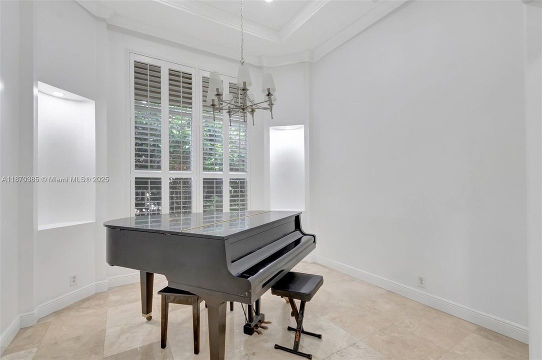 Active With Contract: $899,000 (3 beds, 2 baths, 2466 Square Feet)