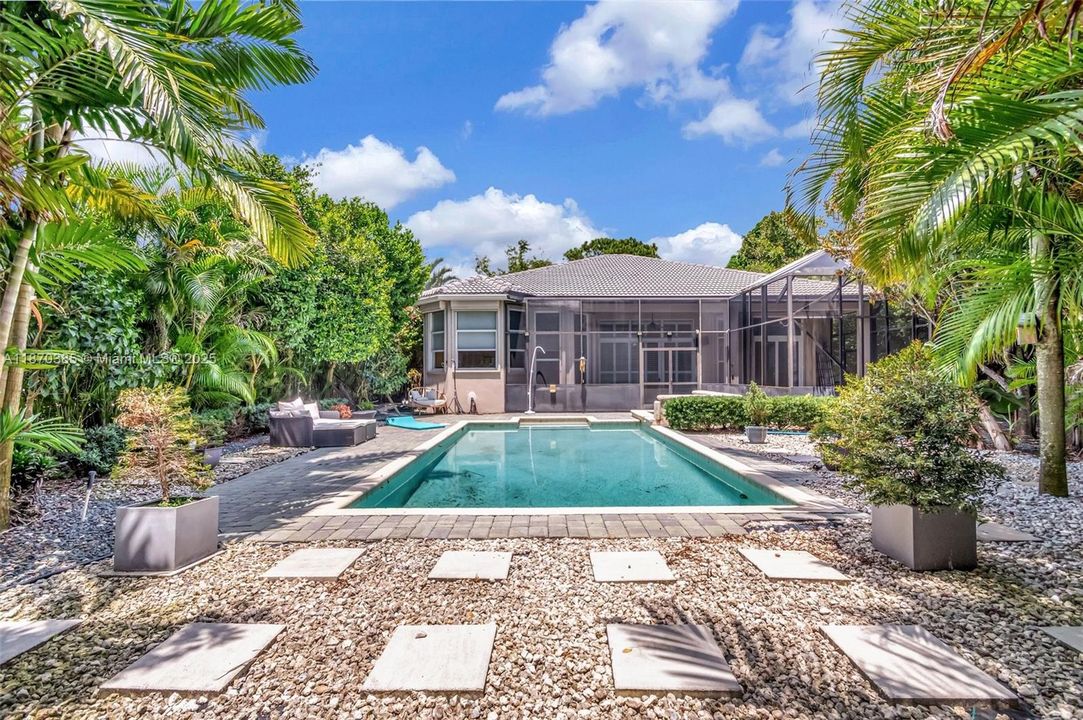 Active With Contract: $899,000 (3 beds, 2 baths, 2466 Square Feet)