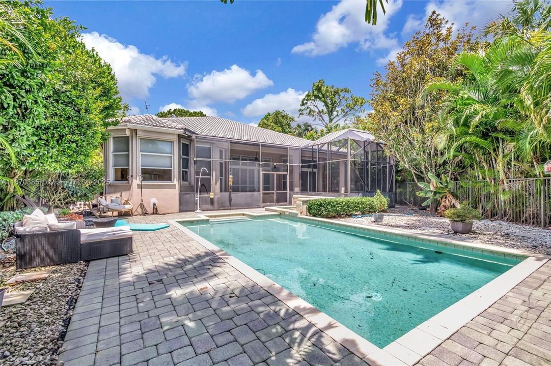 Active With Contract: $899,000 (3 beds, 2 baths, 2466 Square Feet)