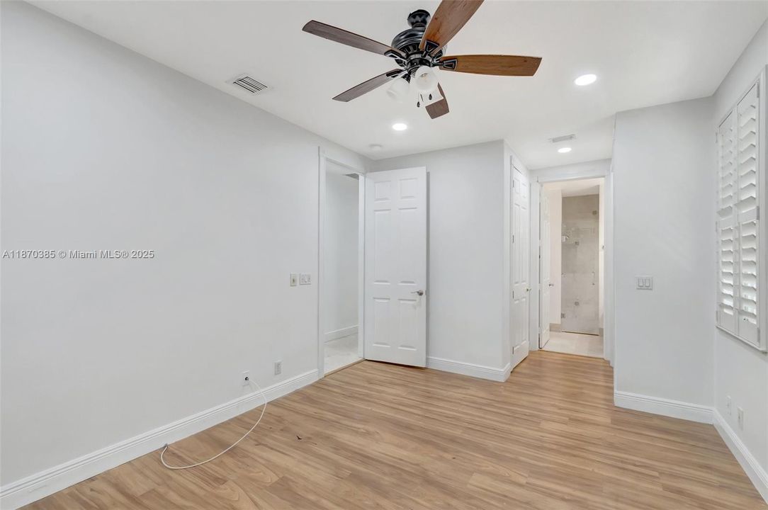 Active With Contract: $899,000 (3 beds, 2 baths, 2466 Square Feet)