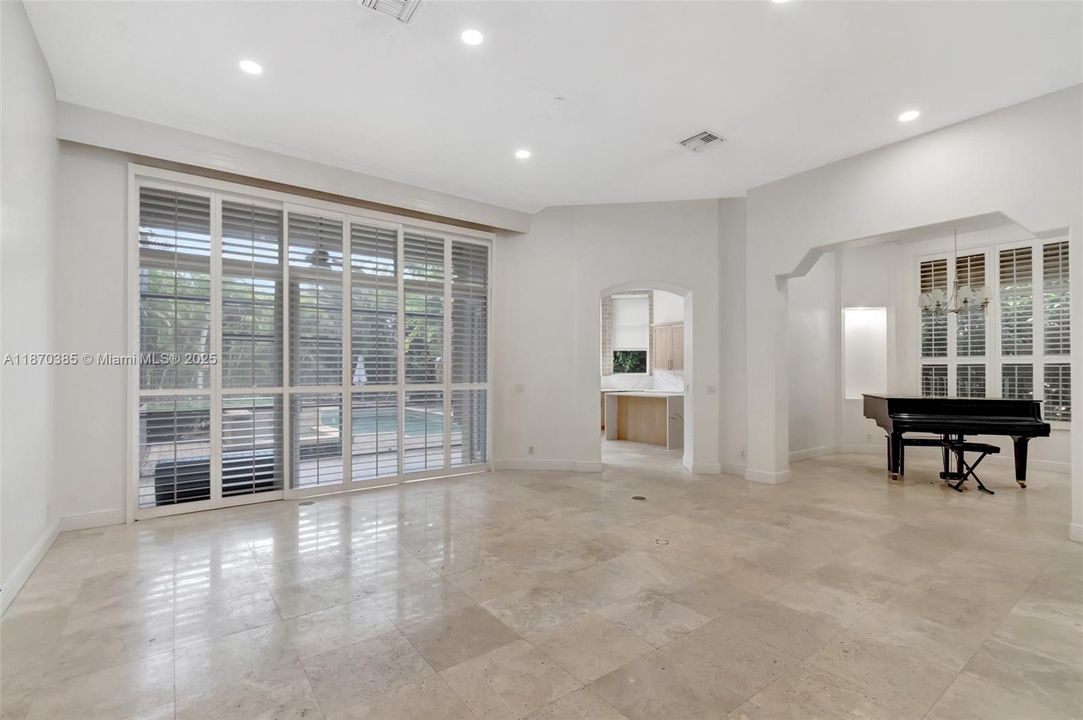 Active With Contract: $899,000 (3 beds, 2 baths, 2466 Square Feet)