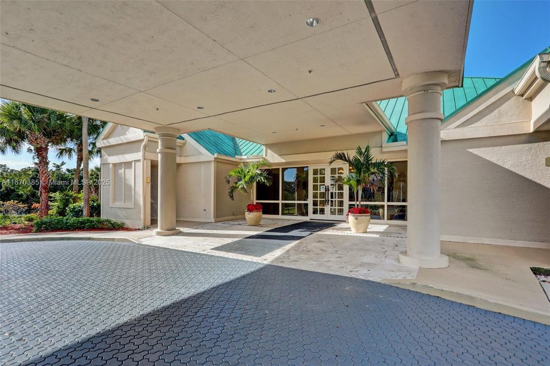 Active With Contract: $899,000 (3 beds, 2 baths, 2466 Square Feet)