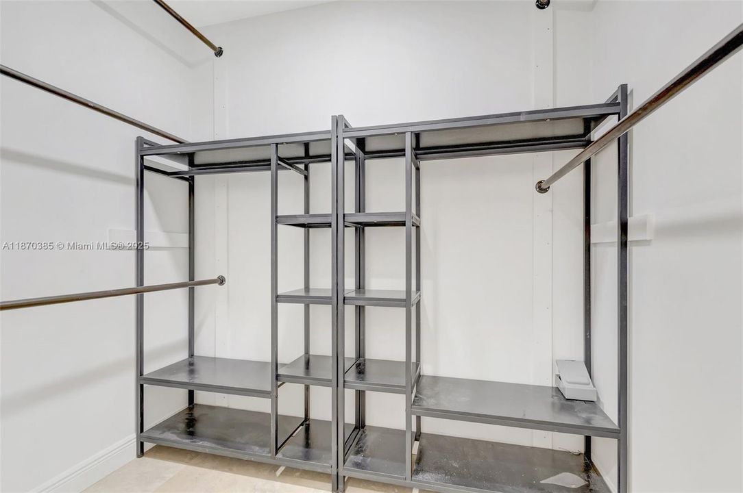 Active With Contract: $899,000 (3 beds, 2 baths, 2466 Square Feet)