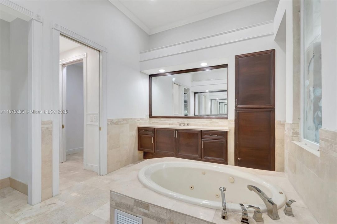 Active With Contract: $899,000 (3 beds, 2 baths, 2466 Square Feet)