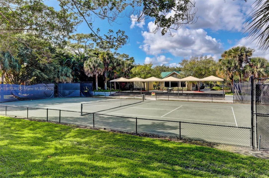 Active With Contract: $899,000 (3 beds, 2 baths, 2466 Square Feet)