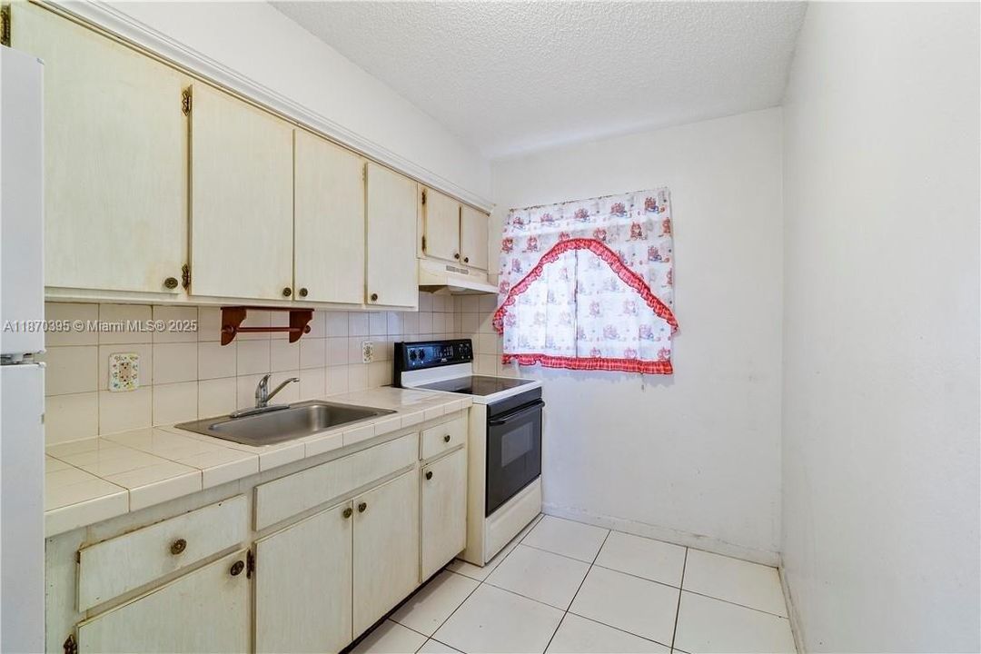 Active With Contract: $755,000 (0 beds, 0 baths, 2549 Square Feet)