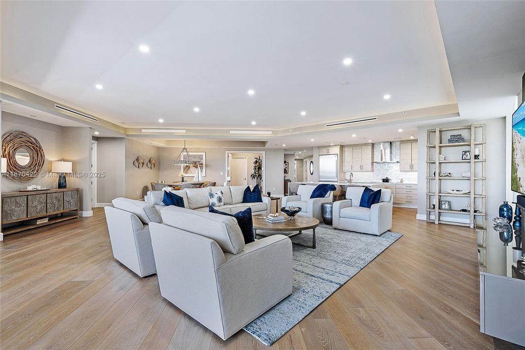 Vendido Recientemente: $4,750,000 (3 camas, 3 baños, 3937 Pies cuadrados)