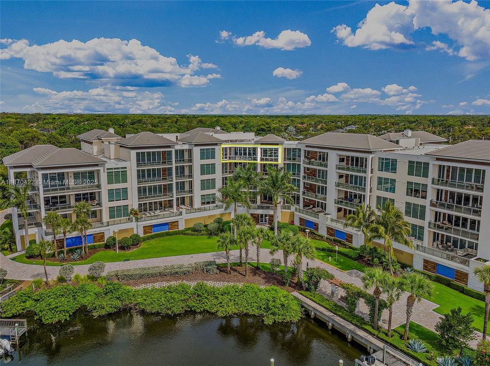 Vendido Recientemente: $4,750,000 (3 camas, 3 baños, 3937 Pies cuadrados)