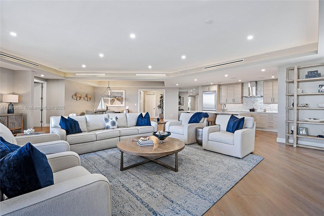 Vendido Recientemente: $4,750,000 (3 camas, 3 baños, 3937 Pies cuadrados)