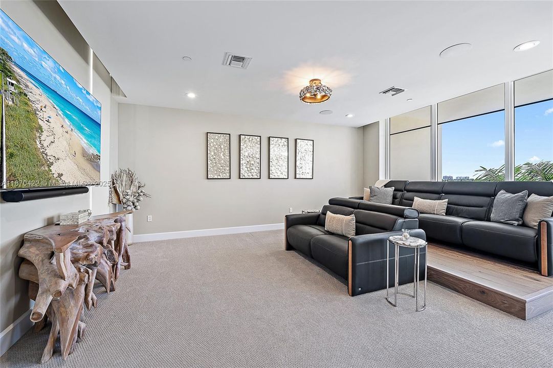 Vendido Recientemente: $4,750,000 (3 camas, 3 baños, 3937 Pies cuadrados)