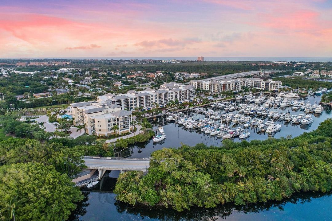 Vendido Recientemente: $4,750,000 (3 camas, 3 baños, 3937 Pies cuadrados)