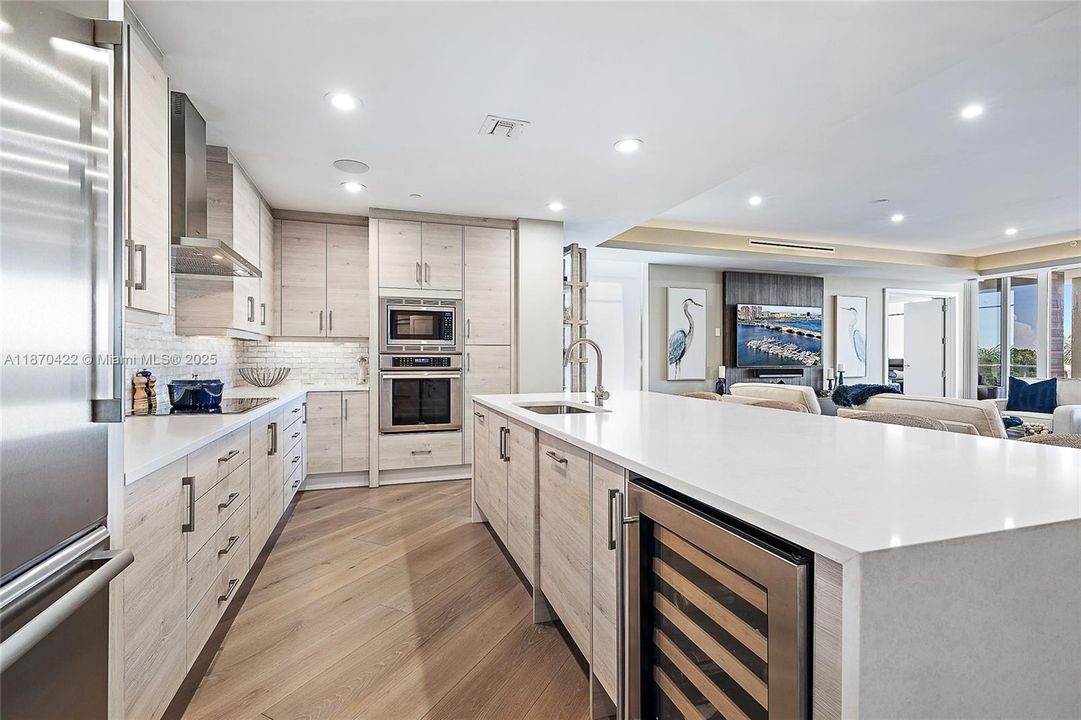 Vendido Recientemente: $4,750,000 (3 camas, 3 baños, 3937 Pies cuadrados)