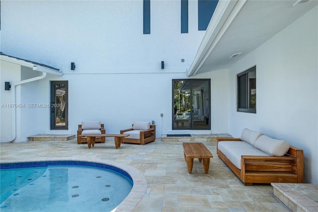 Activo con contrato: $3,747,000 (5 camas, 5 baños, 3747 Pies cuadrados)